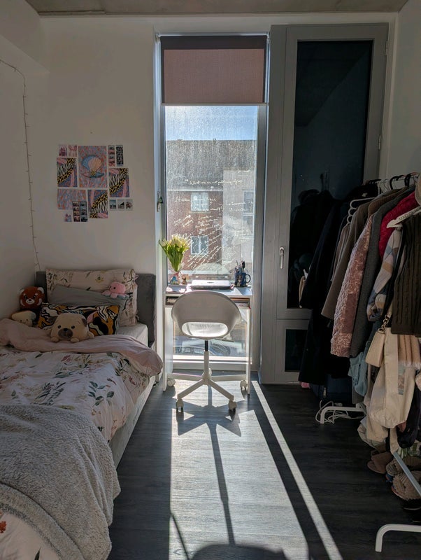 Room Felixstowe Road in Greater London