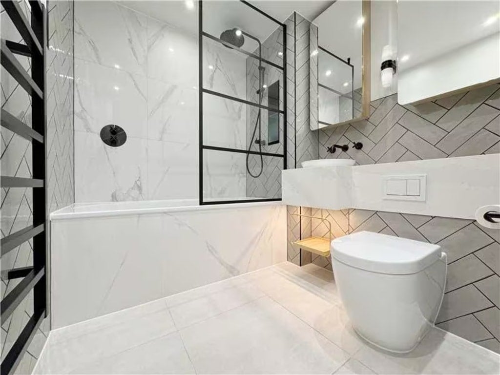 Flat Dingley Road in Greater London