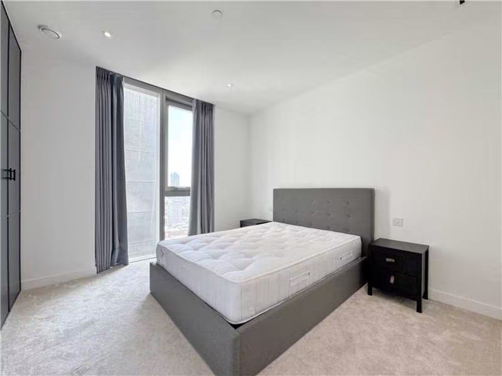 Flat Dingley Road in Greater London