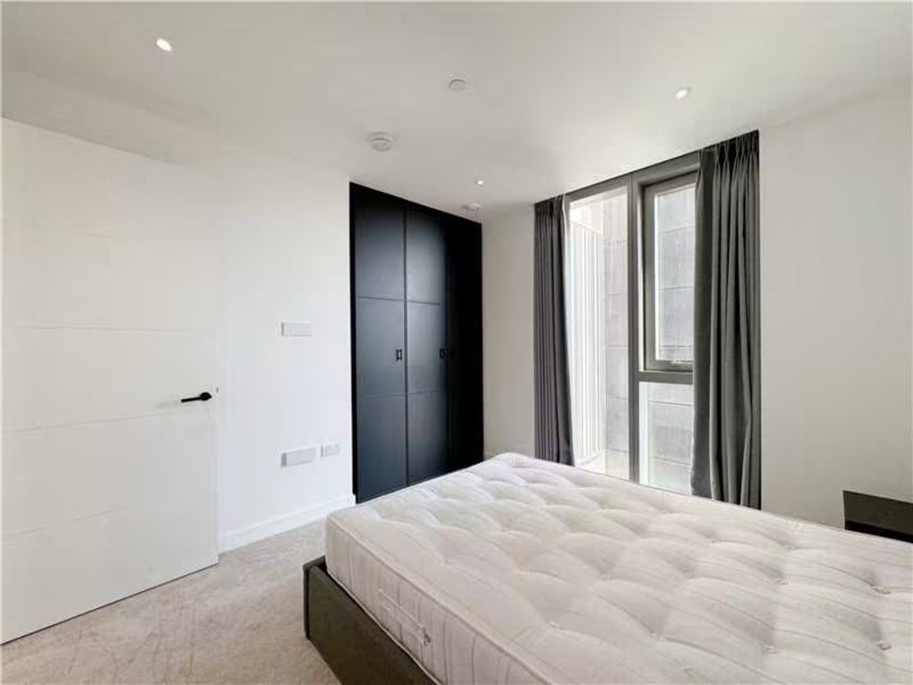 Flat Dingley Road in Greater London