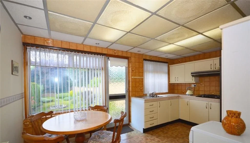 Room Heath Park Road in Greater London