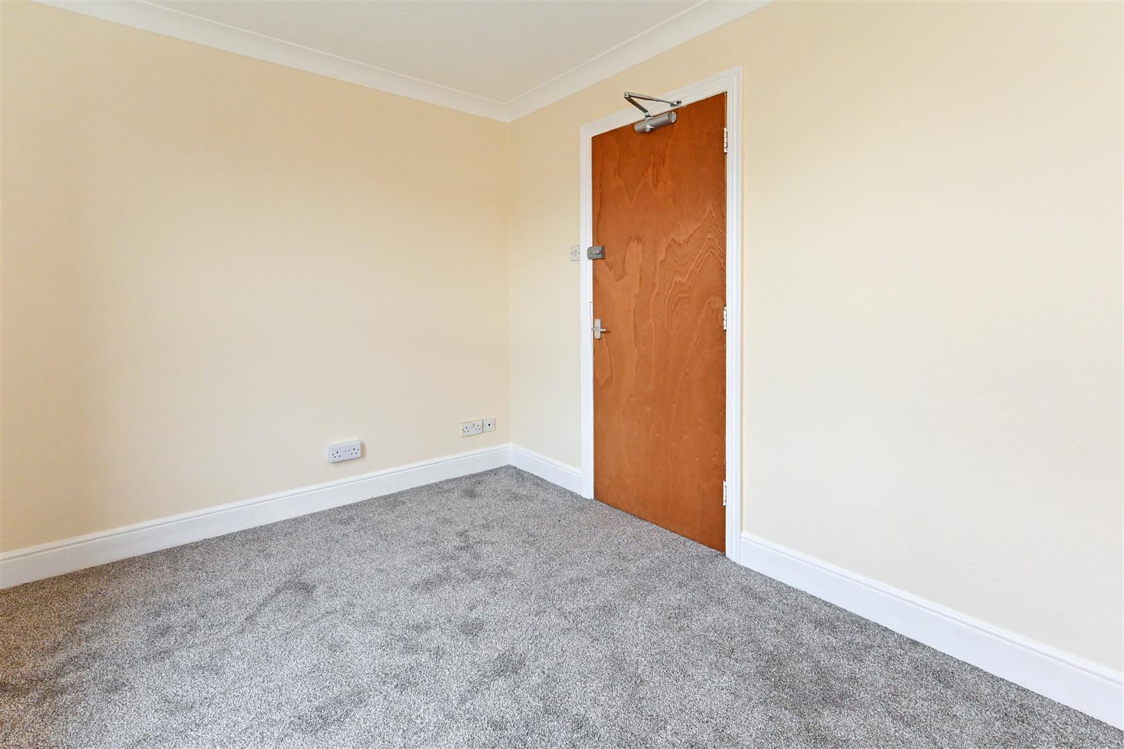 Room Ockley Road in Arun