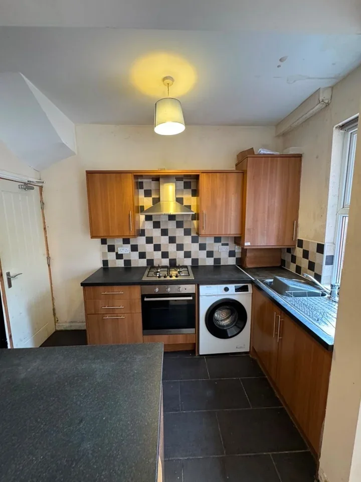 Room Mayville Street in Leeds