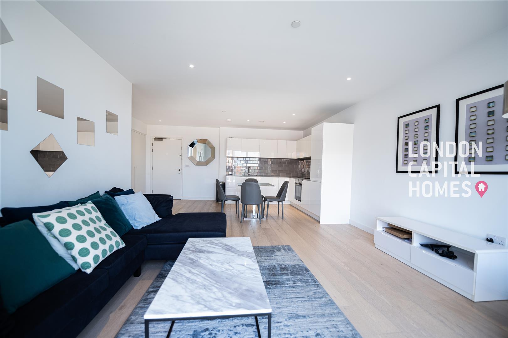 Flat Bonnet Street in Greater London