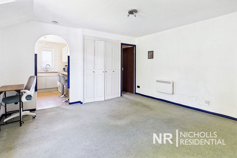 Flat Hunting Gate Drive in Greater London