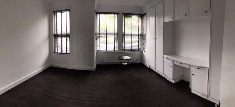 Flat Lyndhurst Drive in Greater London