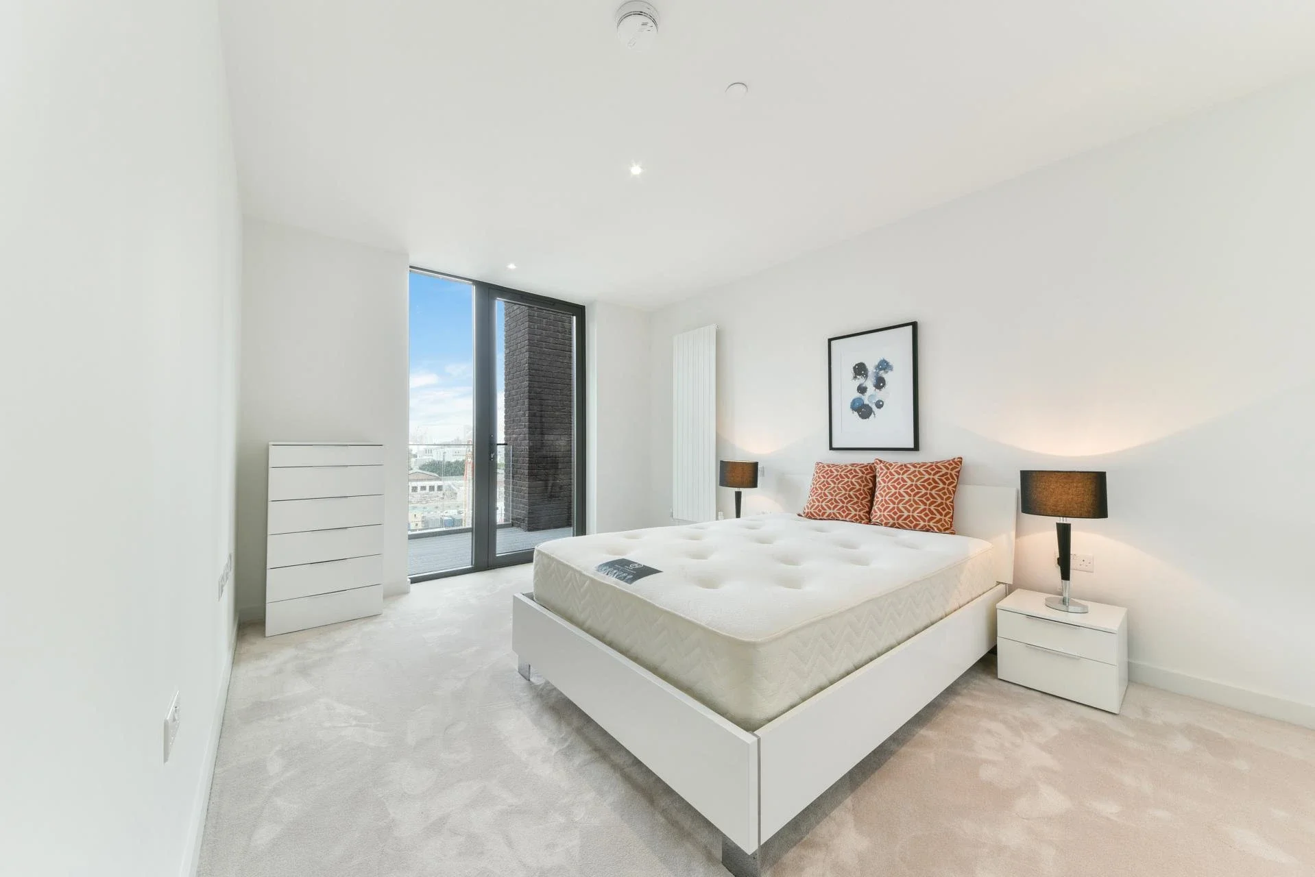 Flat Admiralty Avenue in Greater London