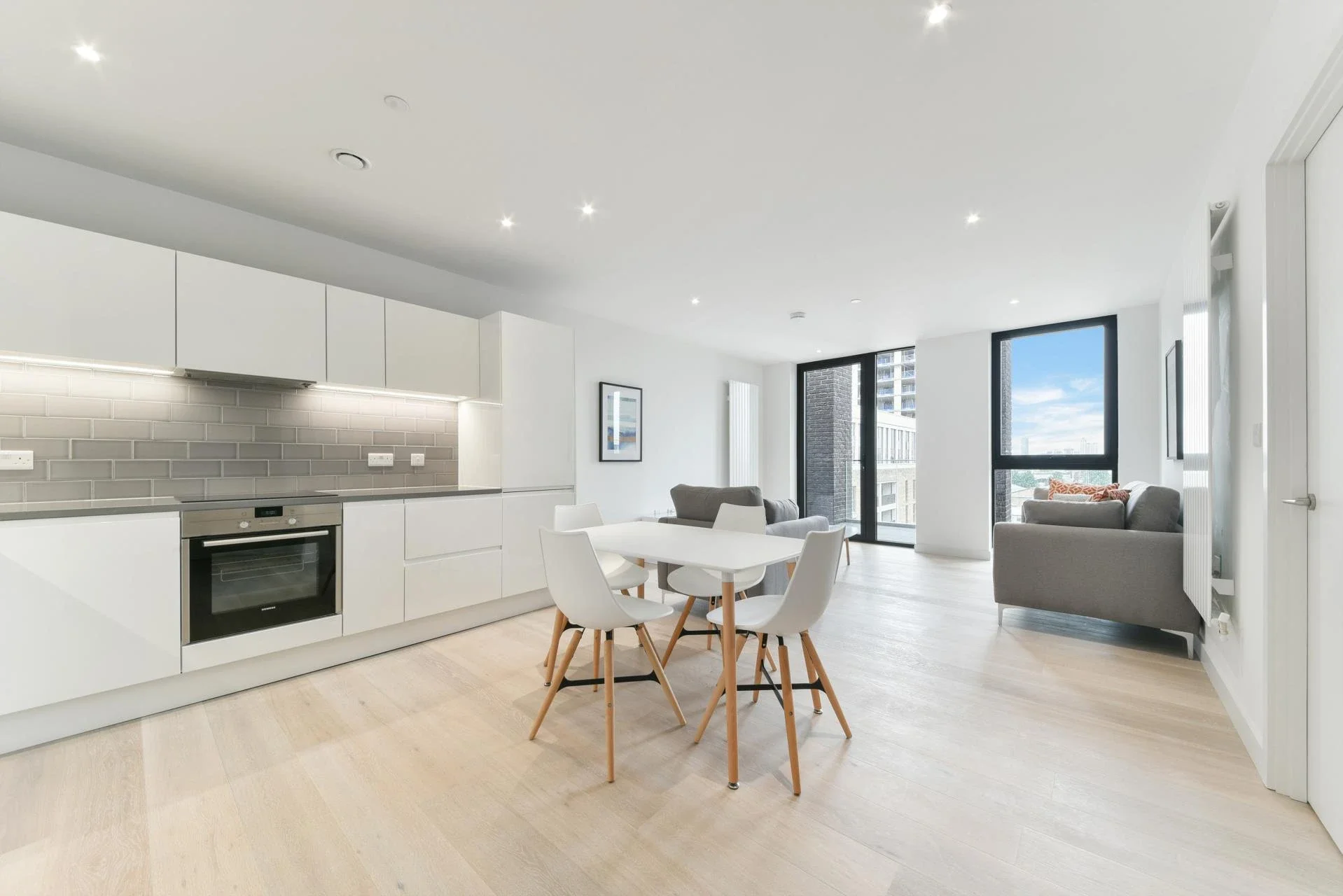 Flat Admiralty Avenue in Greater London