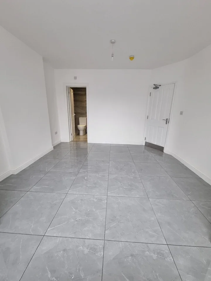 Room Lyncroft Avenue in Greater London