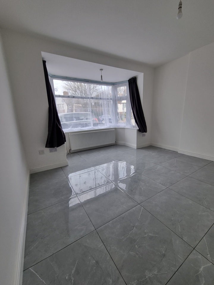 Room Lyncroft Avenue in Greater London