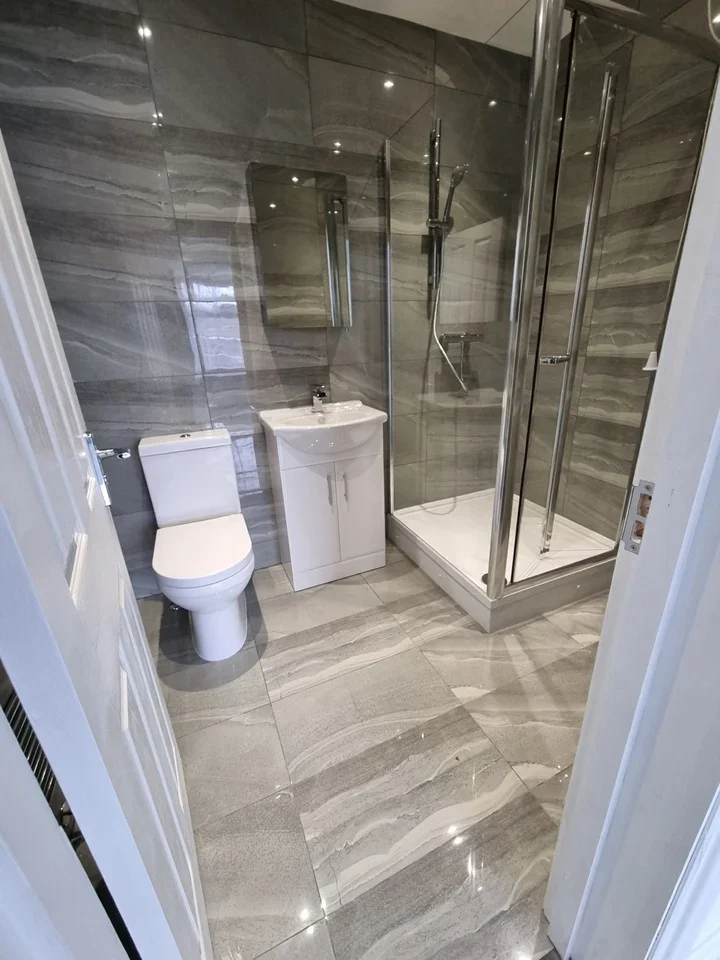 Room Lyncroft Avenue in Greater London