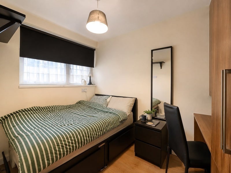 Room Camilla Road in Greater London