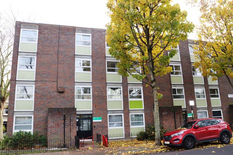 Flat Junction Road in Greater London