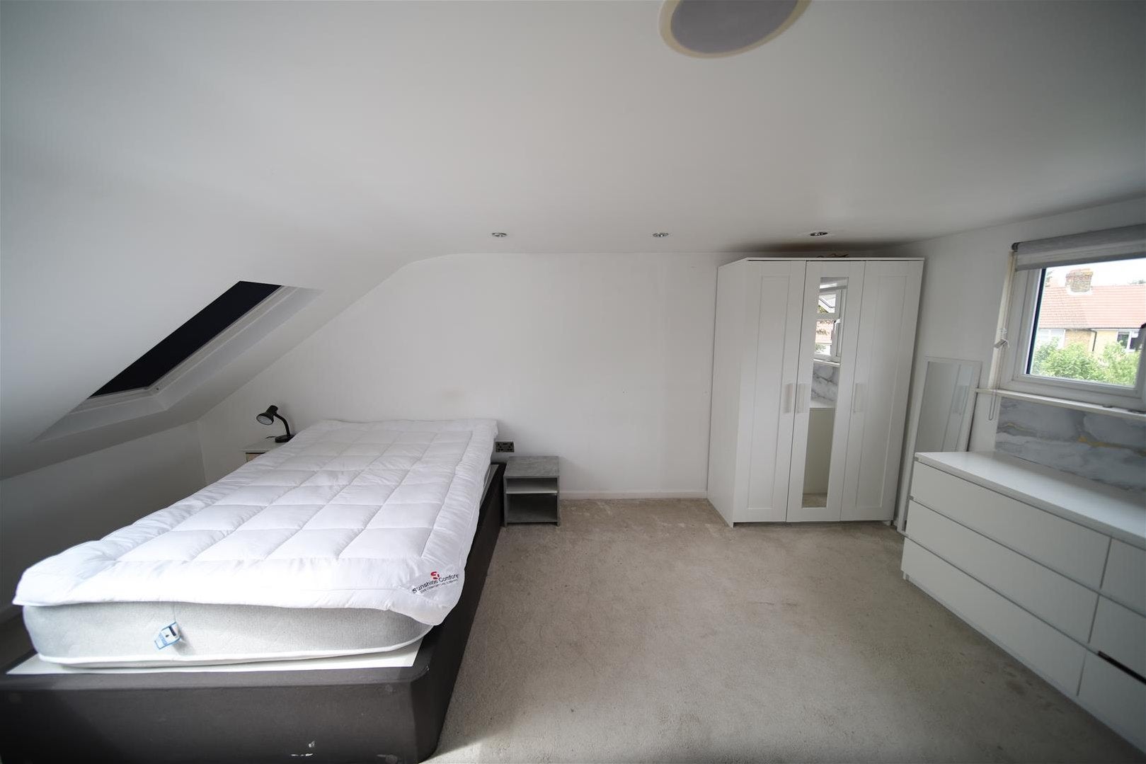 Flat Pymmes Gardens North in Greater London