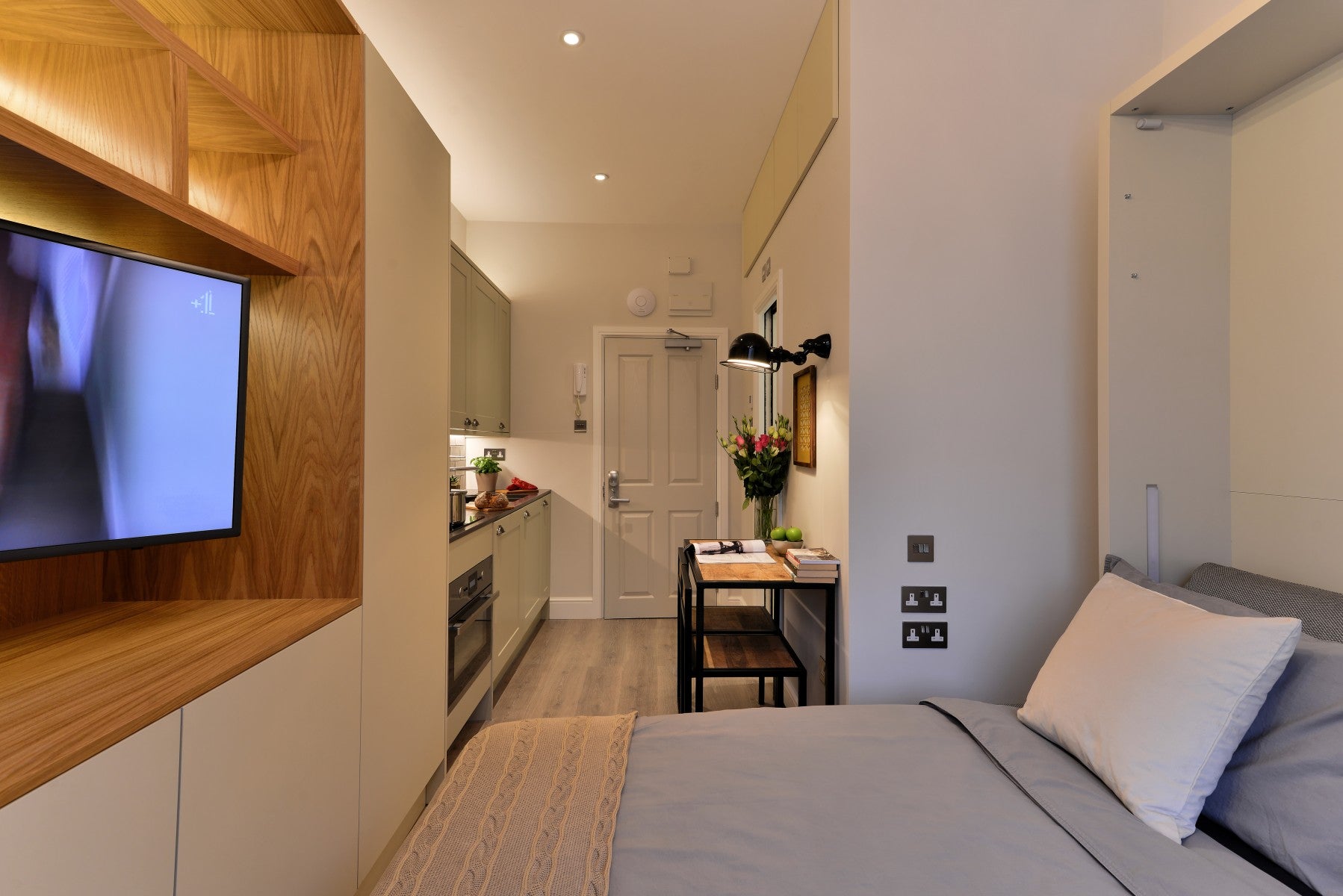 Flat Linden Gardens in Greater London