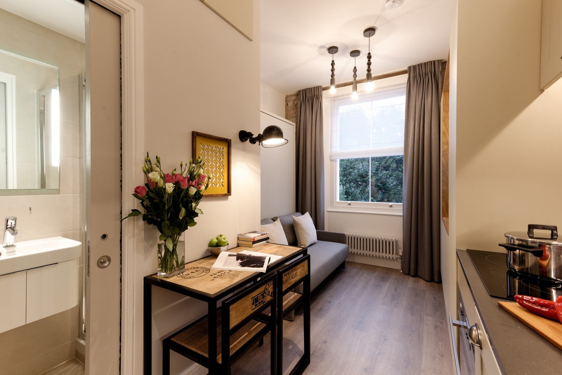 Flat Linden Gardens in Greater London