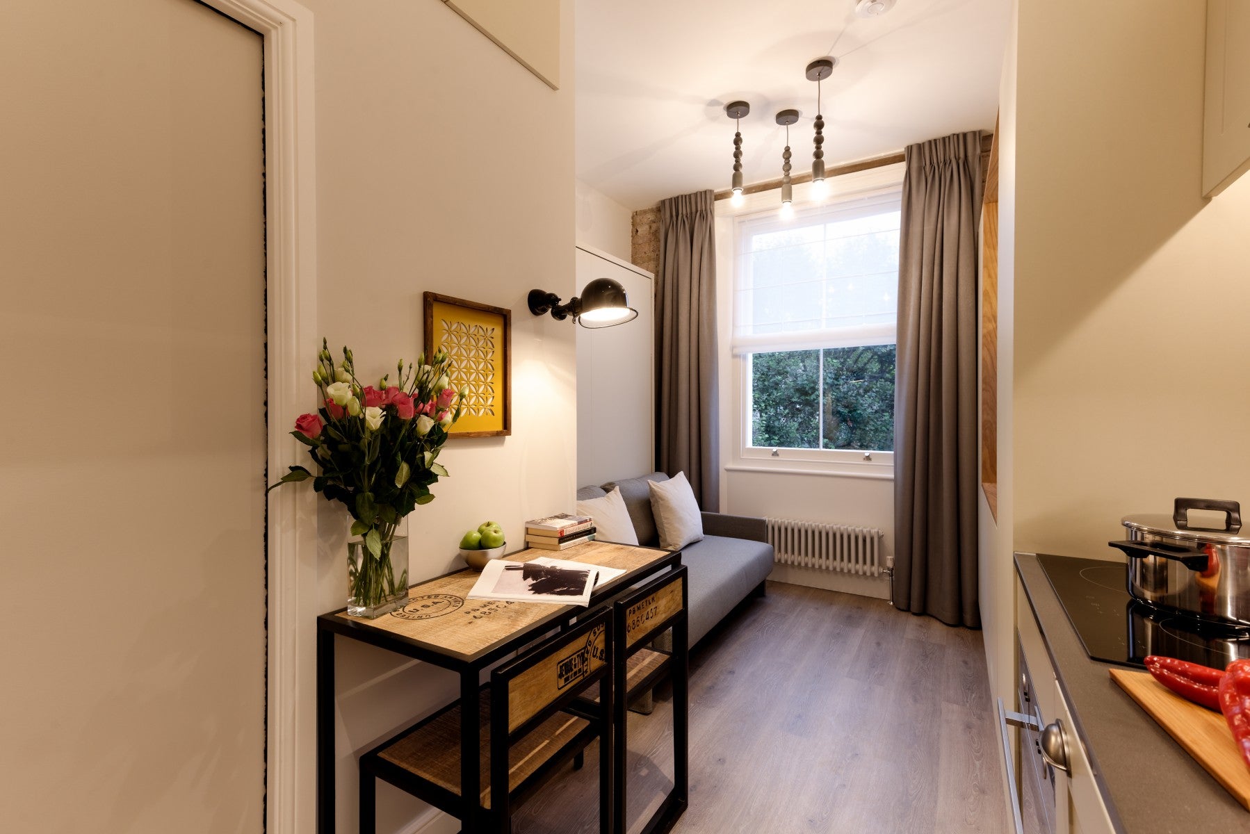 Flat Linden Gardens in Greater London