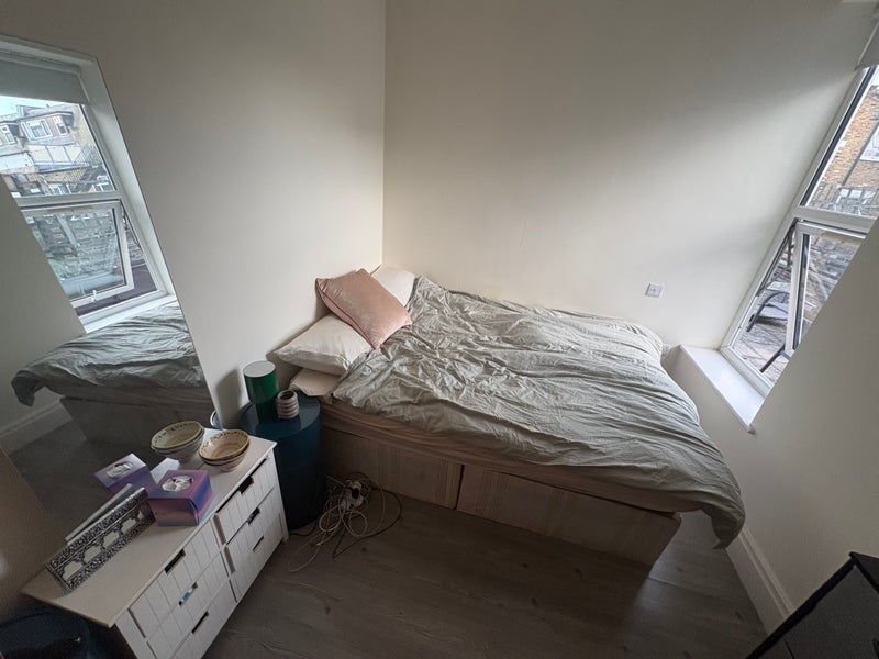 Room Seven Sisters Road in Greater London