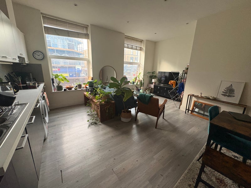 Room Seven Sisters Road in Greater London