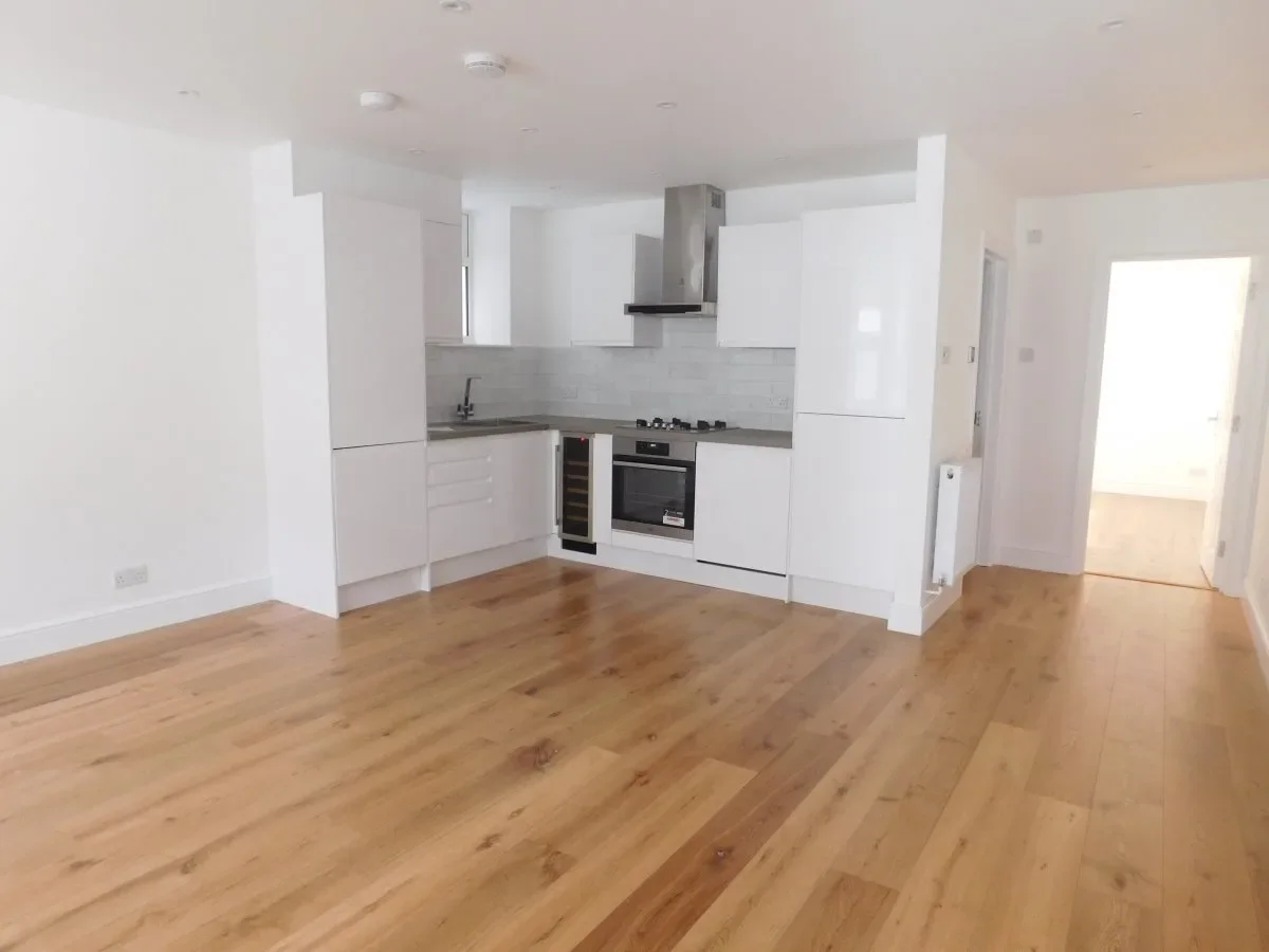 Flat Greenford Avenue in Greater London