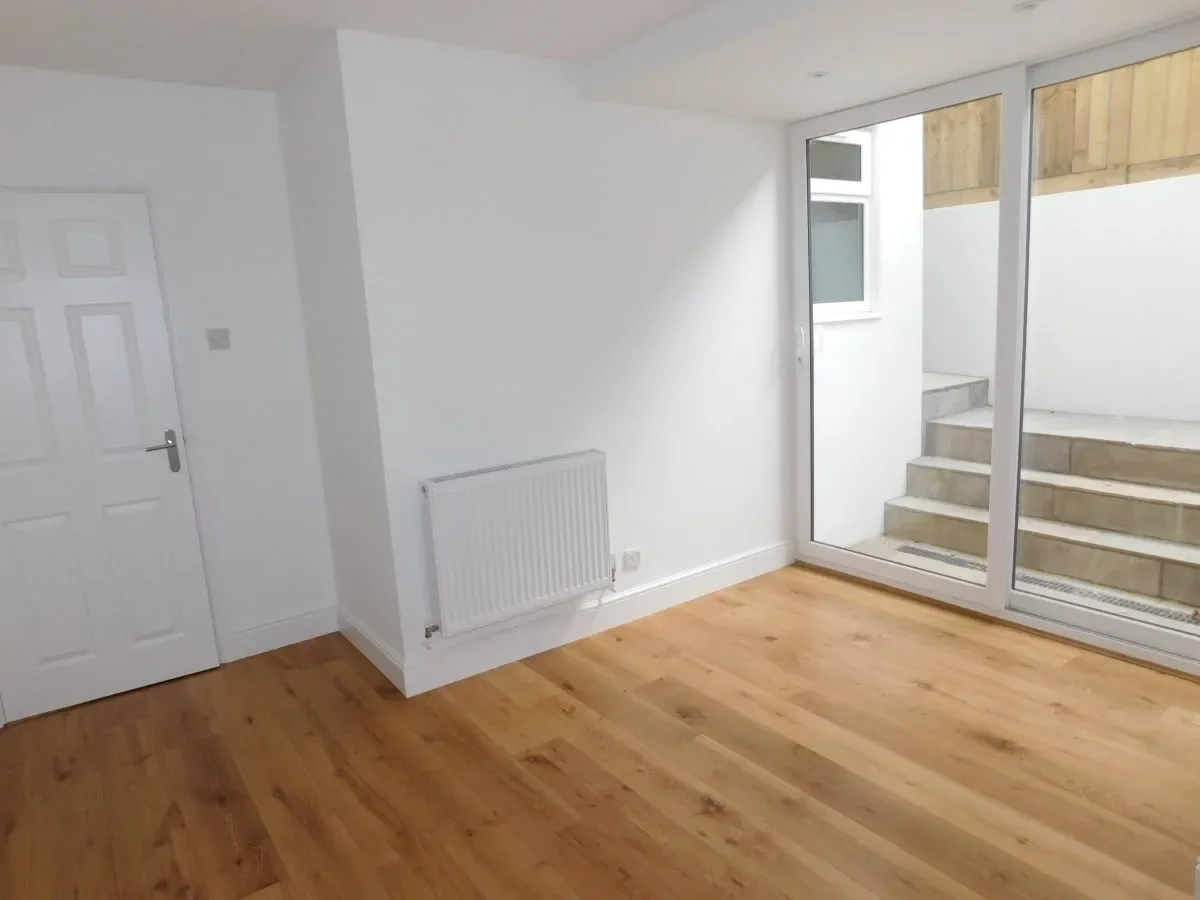 Flat Greenford Avenue in Greater London