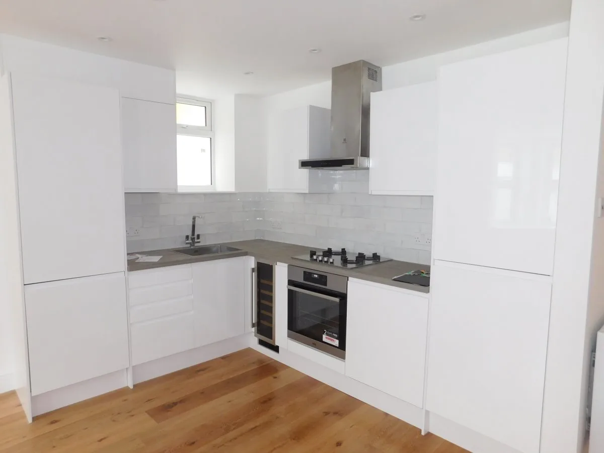 Flat Greenford Avenue in Greater London