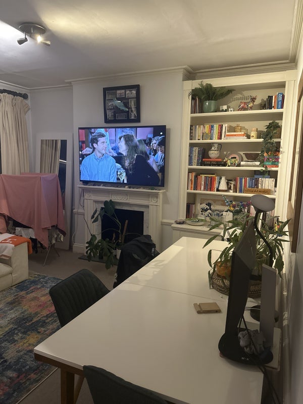 Room Girdlers Road in Greater London