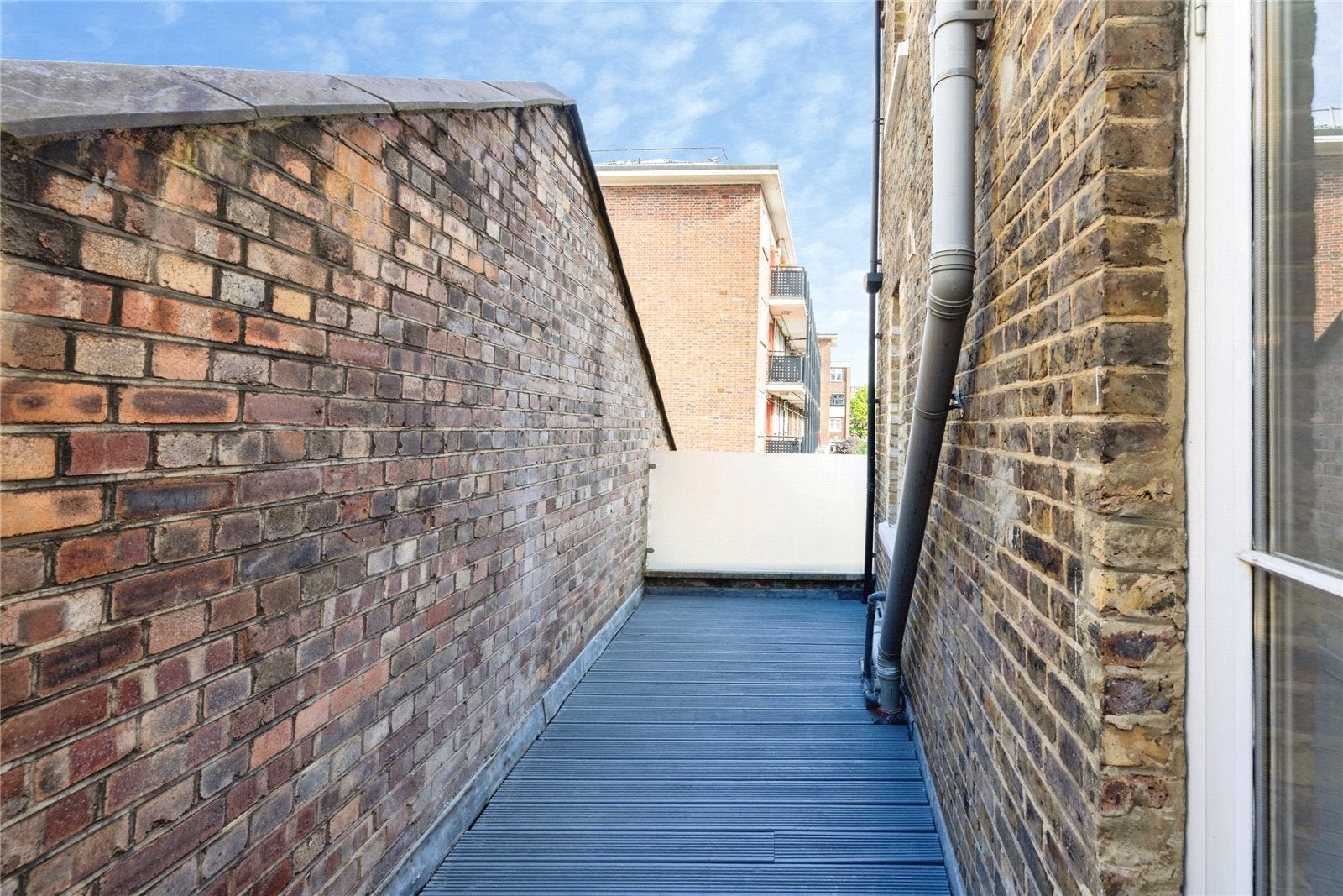 Flat Ellsworth Street in Greater London