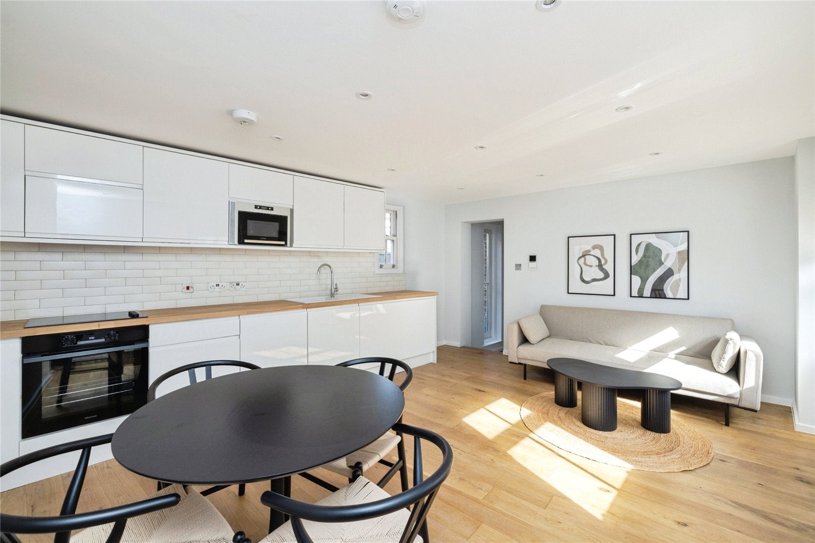 Flat Ellsworth Street in Greater London