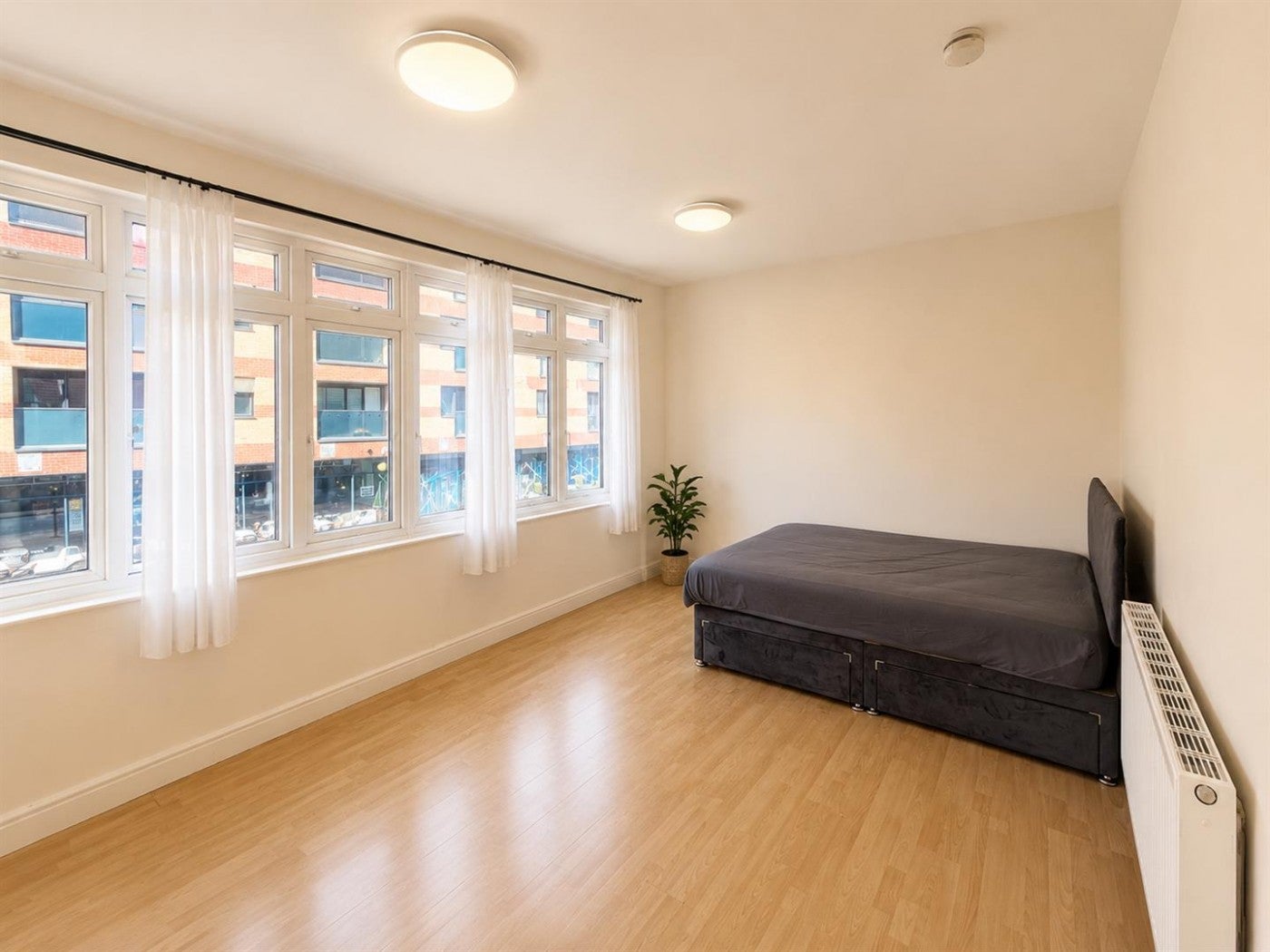 Flat Blackhorse Lane in Greater London