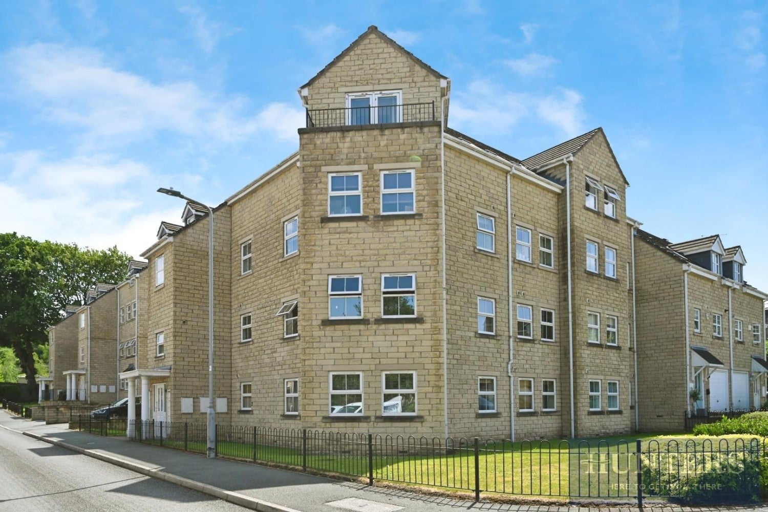Flat Navigation Drive in Bradford