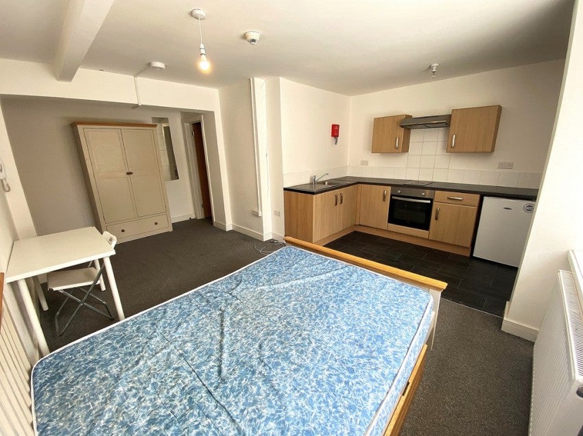 Flat Crasswell Street in Portsmouth