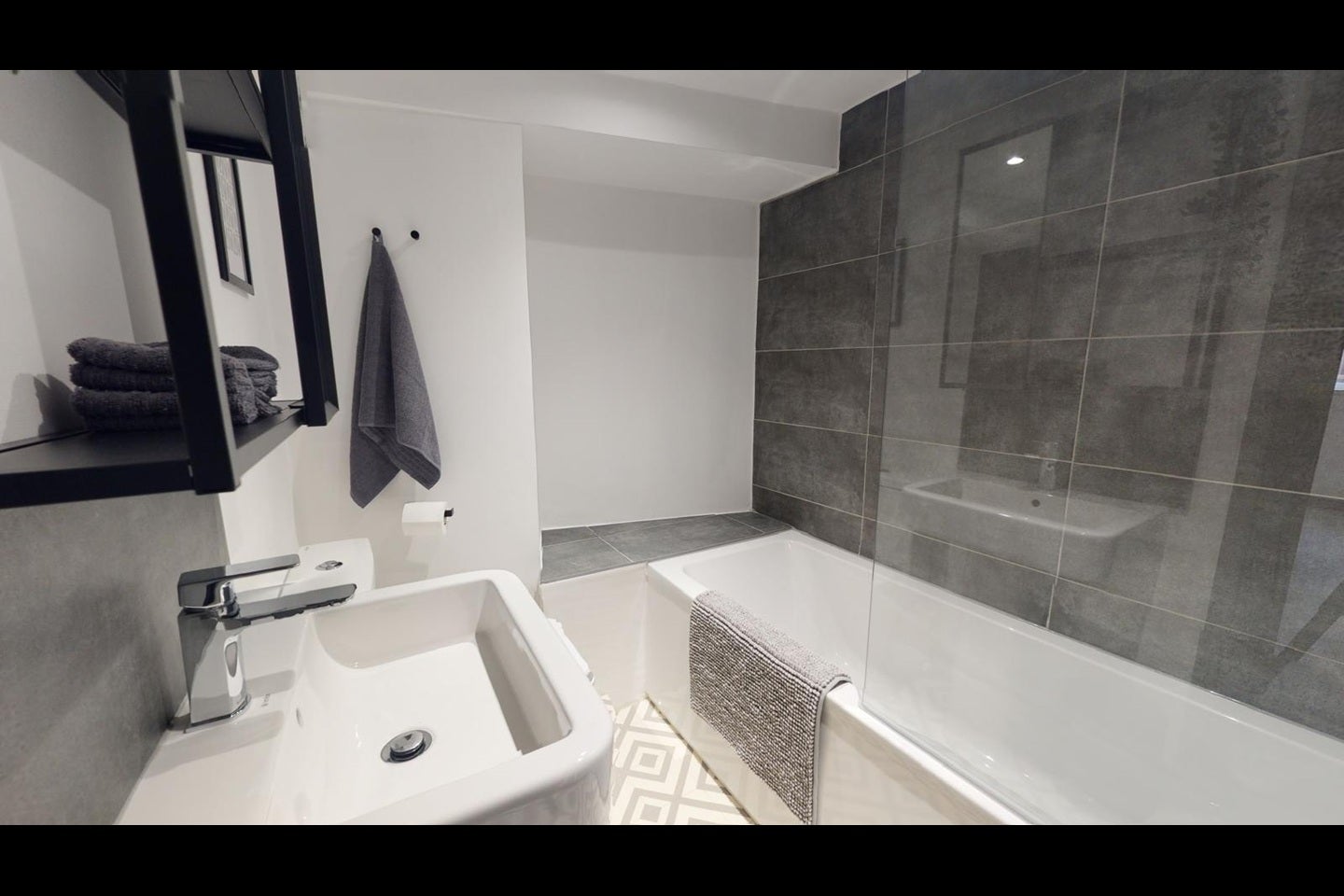 Room Bath Grove in Leeds