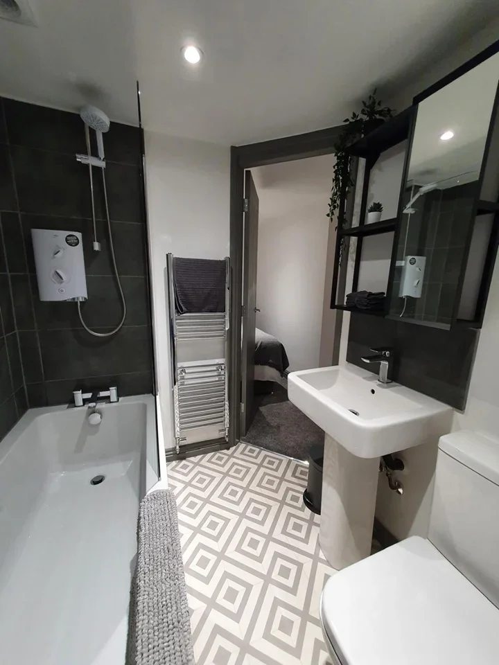 Room Bath Grove in Leeds