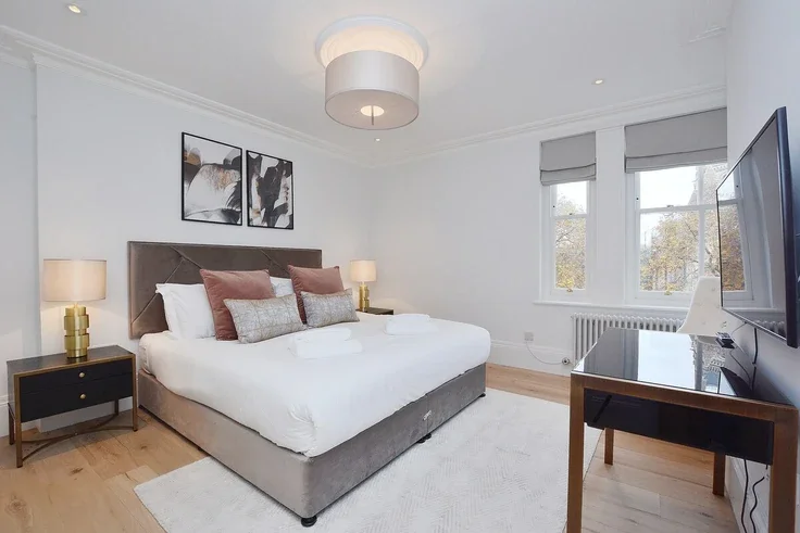 Flat Queensberry Way in Greater London