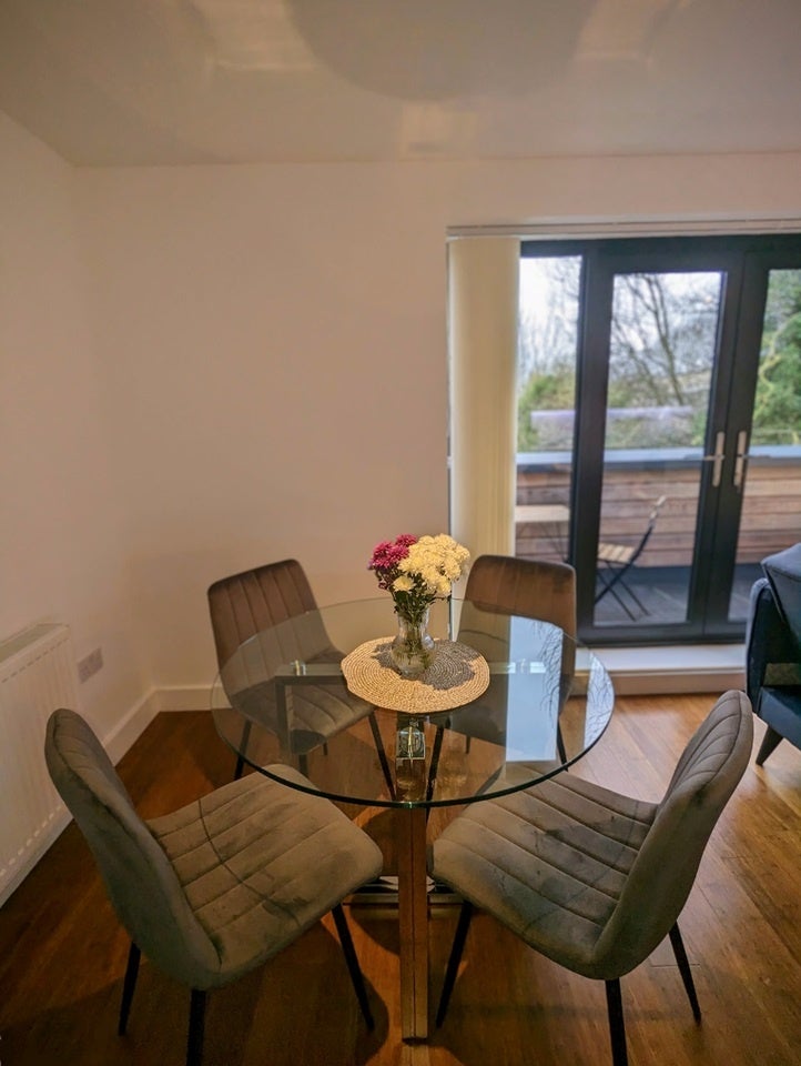Flat Peace Close in Greater London