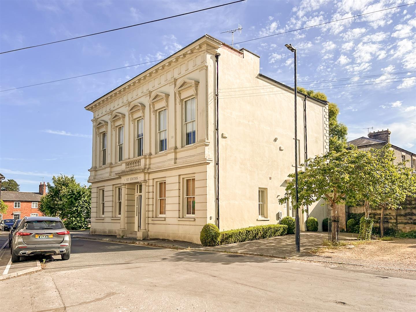 Flat Market Place in Wilton