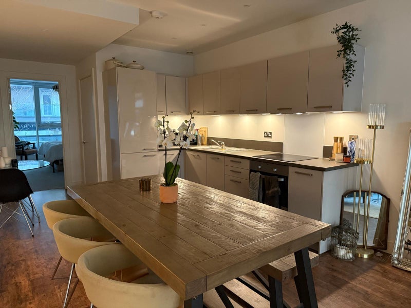 Flat Queenstown Road in Greater London