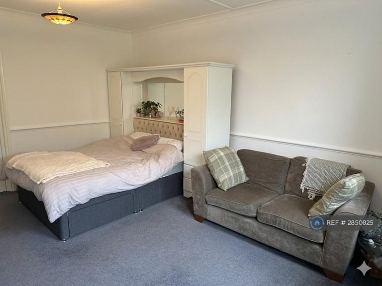 Room West Cliff Gardens in Bournemouth