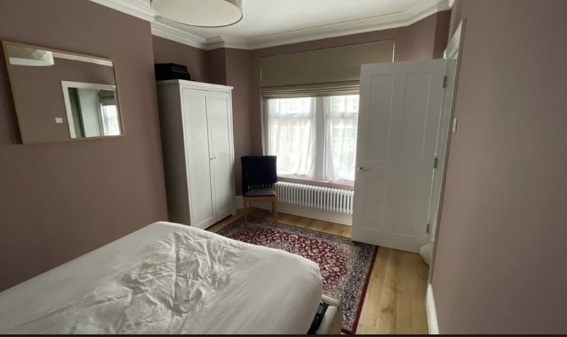 Room Parnall Road in Bristol