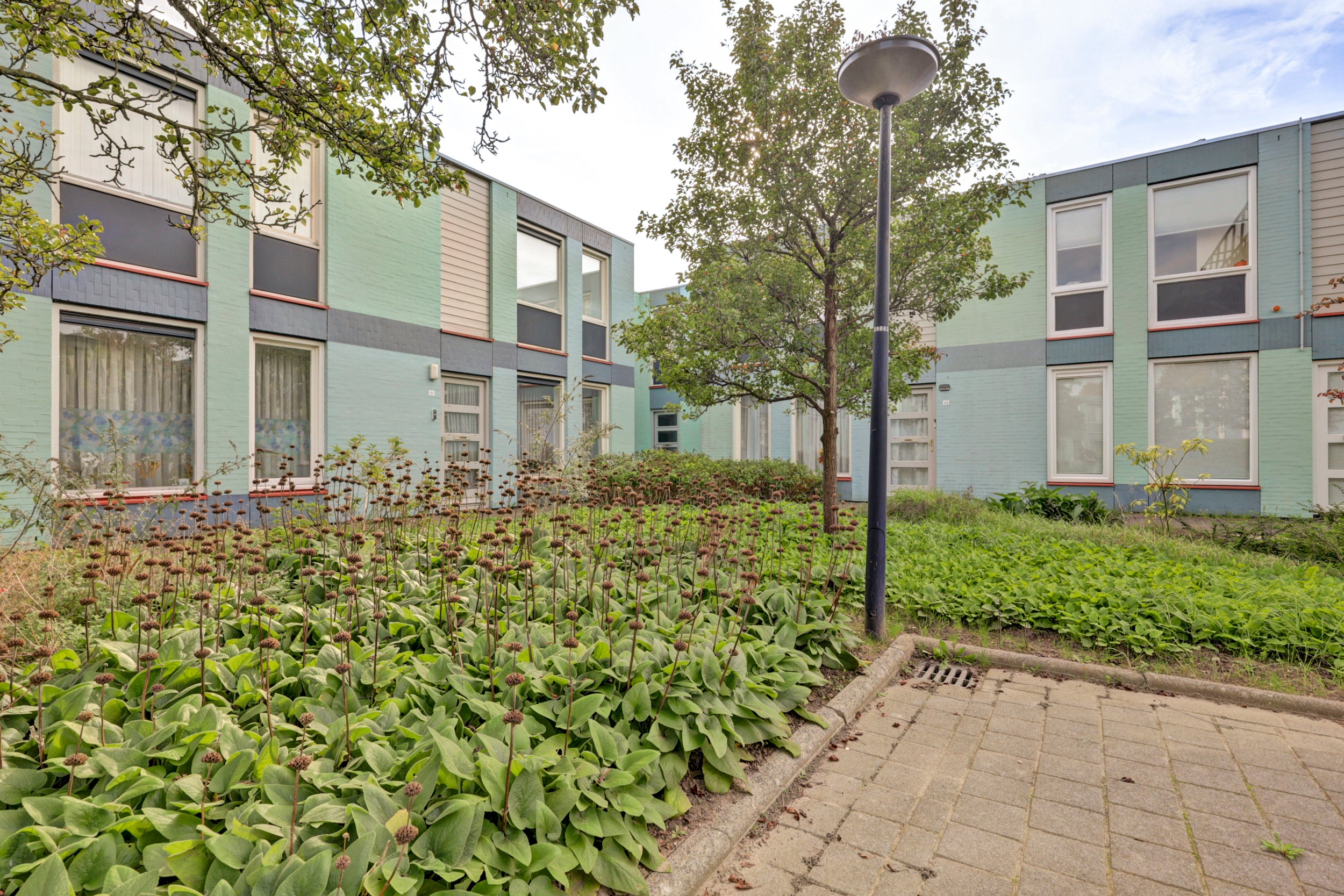 Tussenwoning te koop: Hennahof 49, Almere
