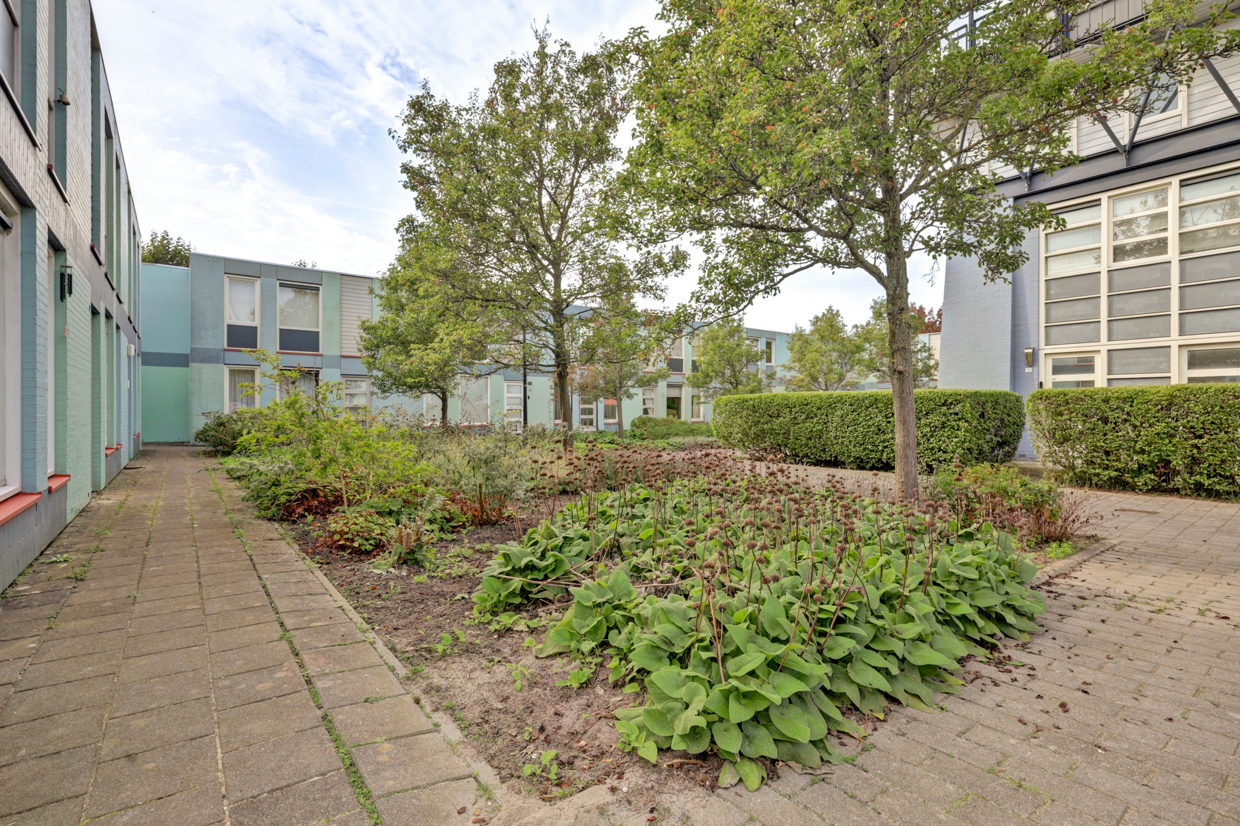 Tussenwoning te koop: Hennahof 49, Almere
