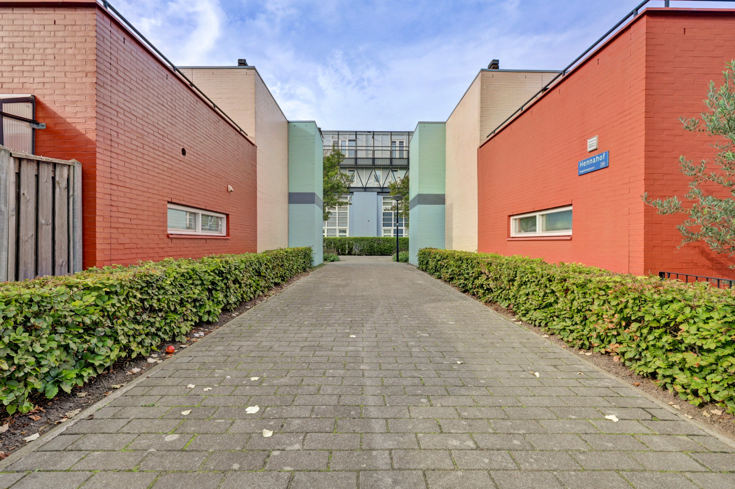 Tussenwoning te koop: Hennahof 49, Almere
