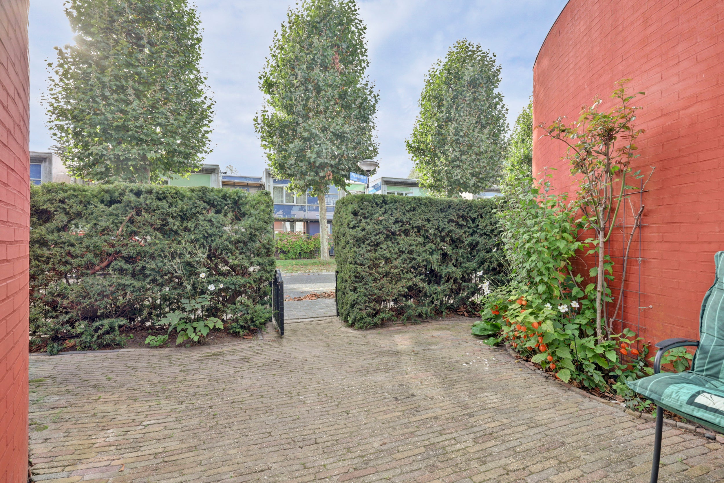 Tussenwoning te koop: Hennahof 49, Almere