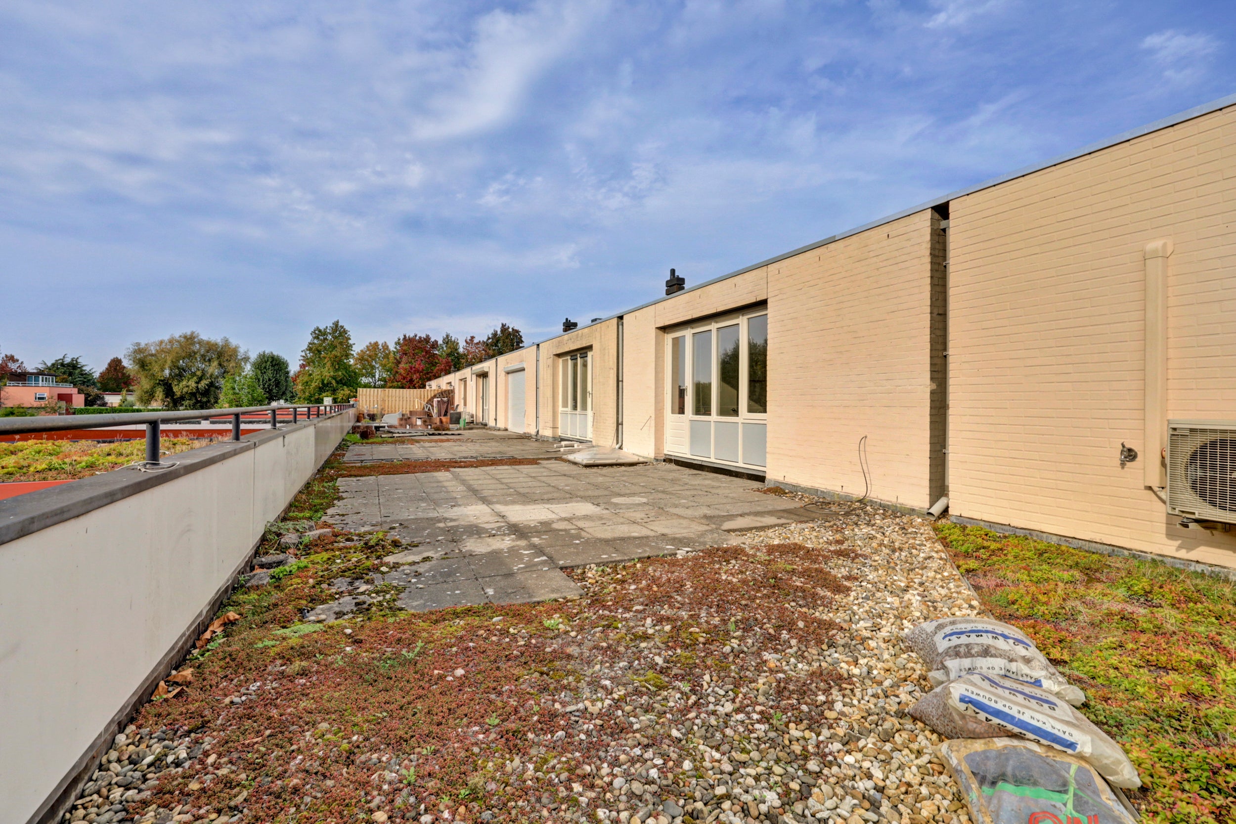 Tussenwoning te koop: Hennahof 49, Almere