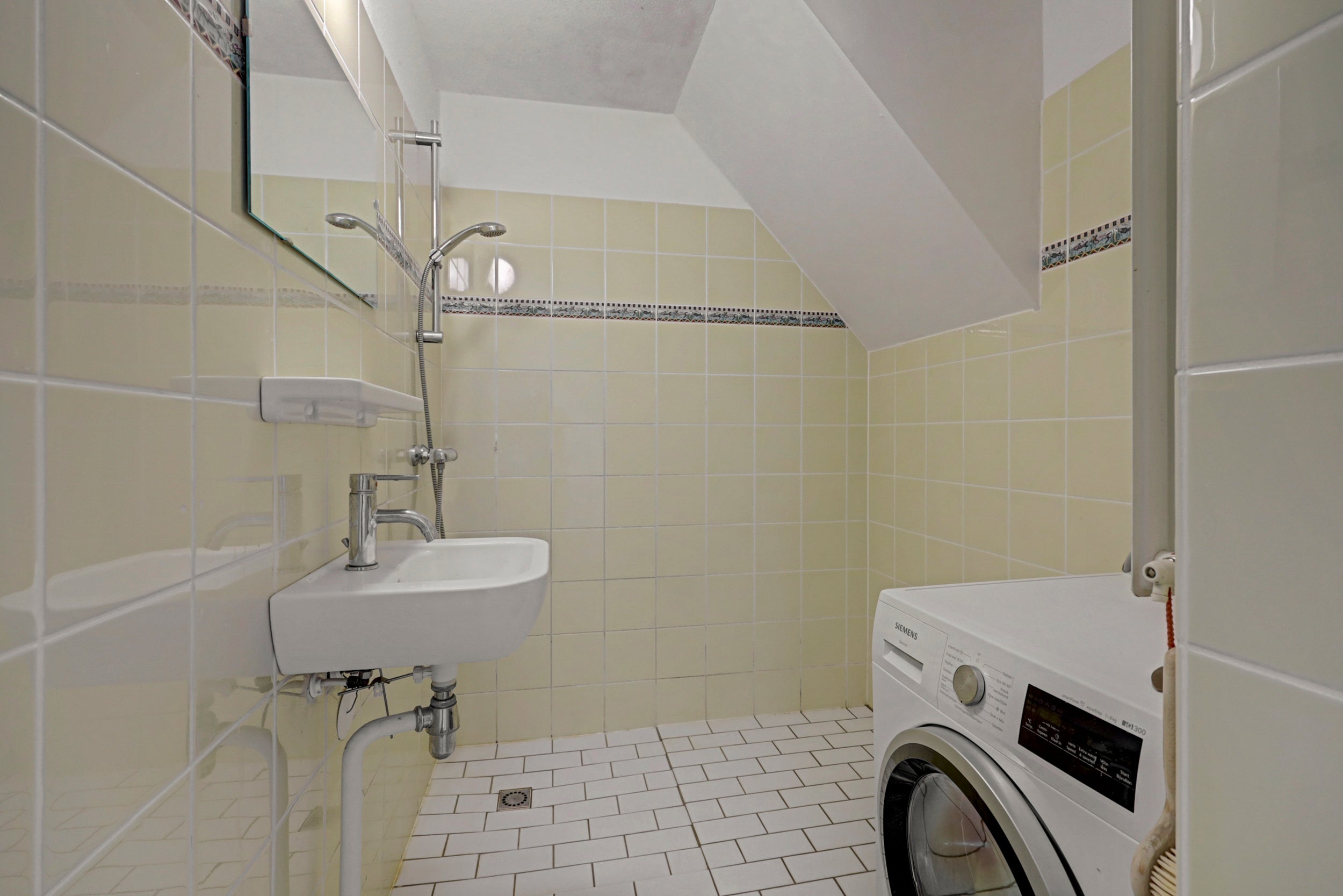 Tussenwoning te koop: Hennahof 49, Almere
