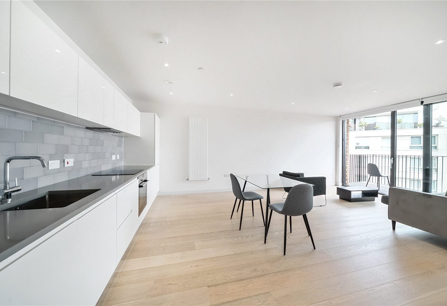 Flat Royal Crest Avenue in Greater London