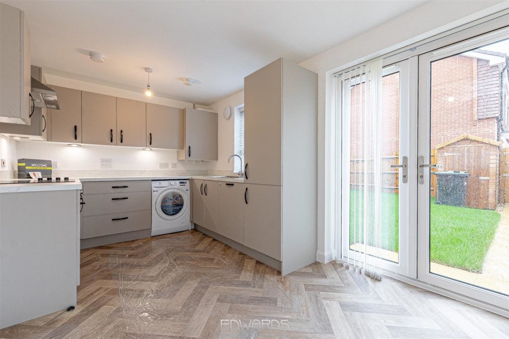 Flat Leigh Road in Wimborne Minster