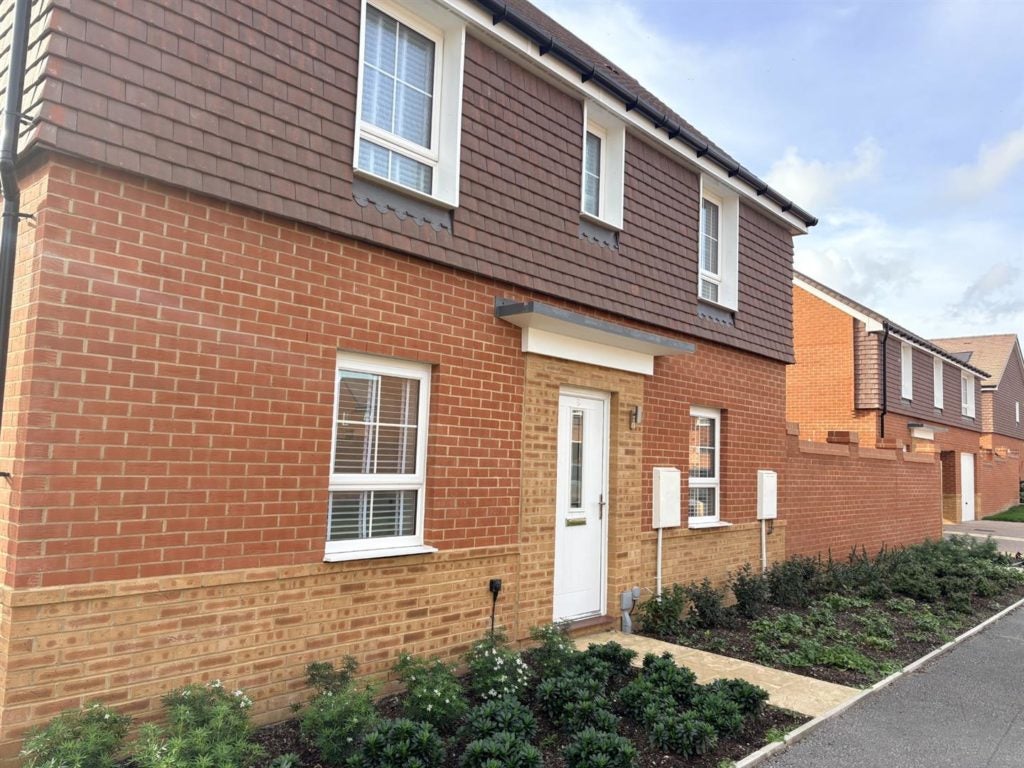 Flat Leigh Road in Wimborne Minster