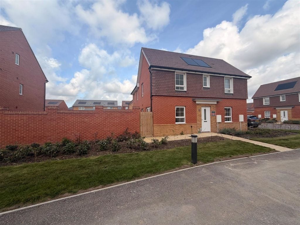Flat Leigh Road in Wimborne Minster
